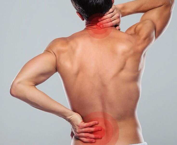 Um homem tem osteocondrose espinhal