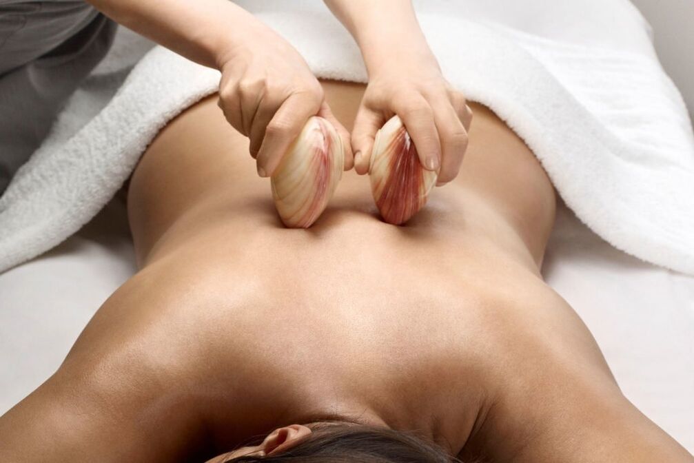 Um método para aliviar a dor na osteocondrose é a massagem